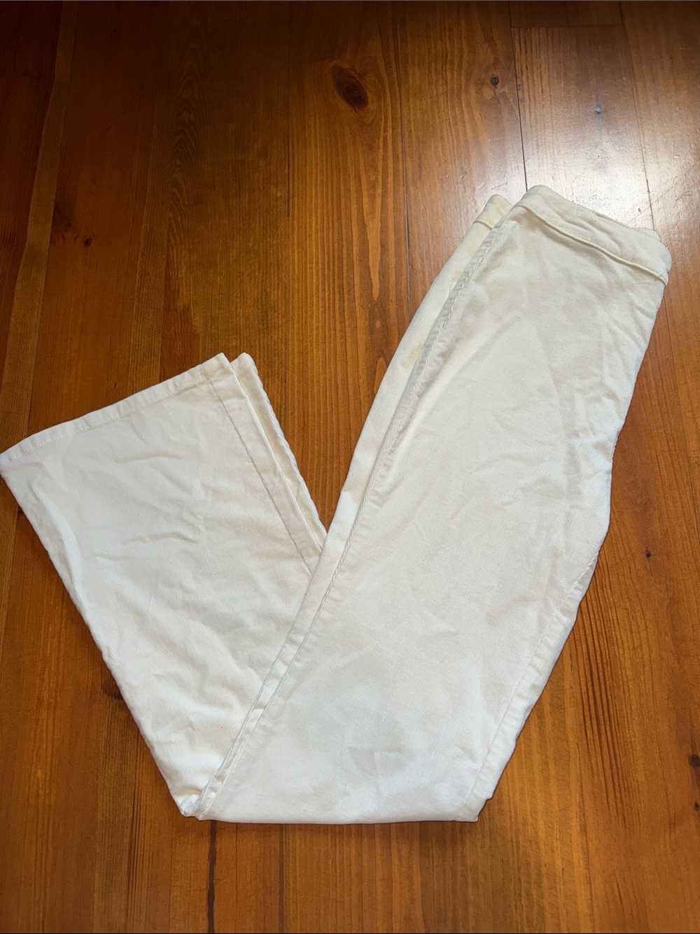 Women’s White Jeans – Classic Straight Fit